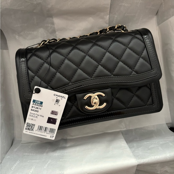 CHANEL 🖤 23B Black Lambskin & Patent Leather Small Flap Bag Light Gold Hardware - Picture 5 of 15